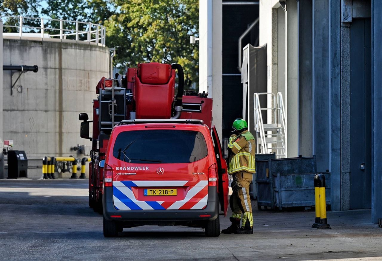De brandweer had de eerste vlammen snel geblust (foto: Toby de Kort/Persbureau Heitink).