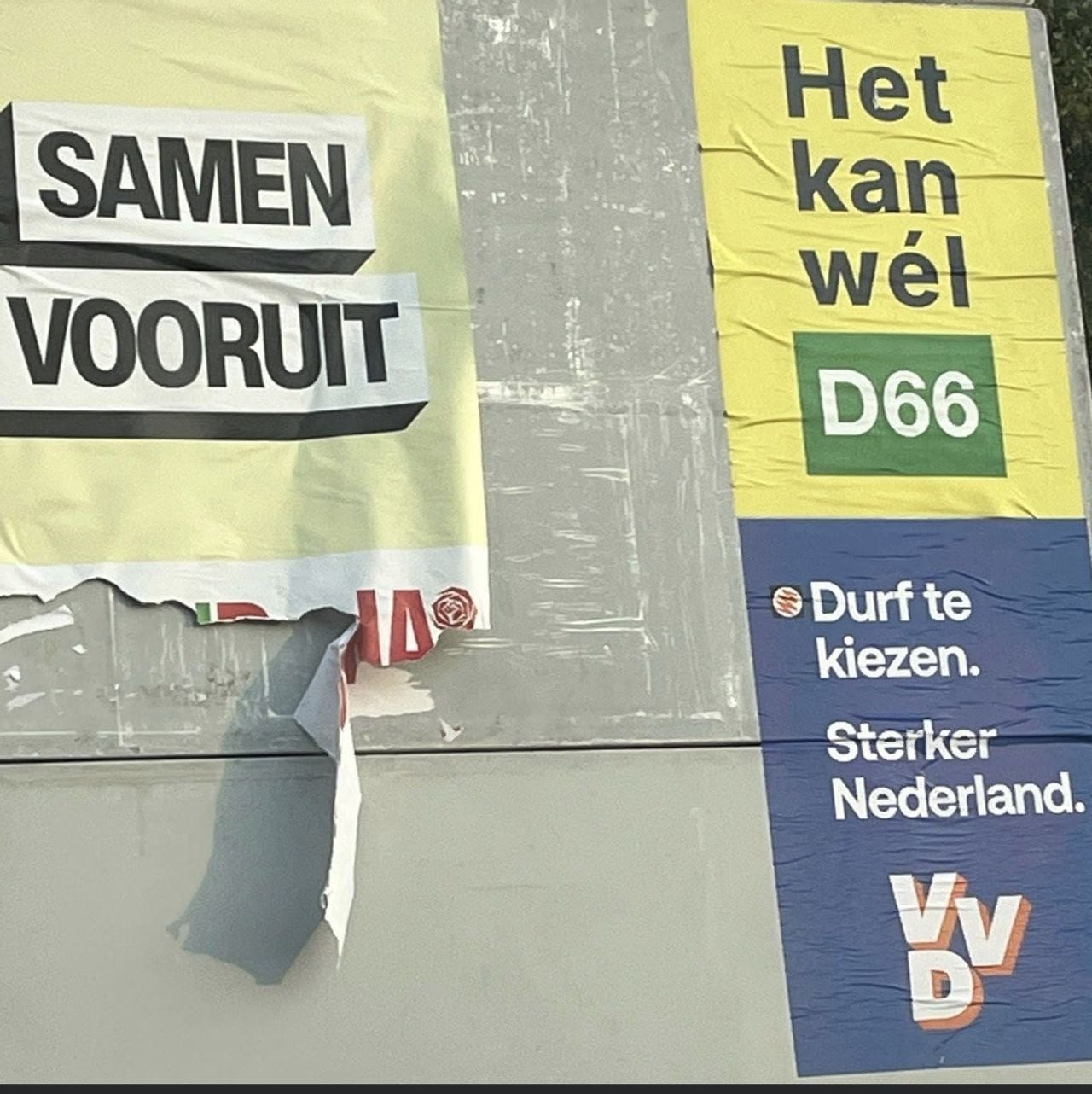Ook deze poster is vernield (foto: PvdA-GroenLinks Vught, Cromvoirt en Helvoirt).