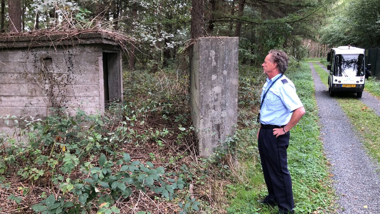 Duitse bunkertje op vliegbasis Eindhoven Fragment vliegtuigbom die ooit gevonden is op vliegbasis Eindhoven (foto: Willem-Jan Joachems)