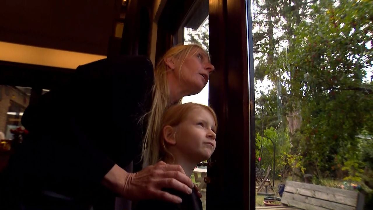 Sietske en haar zoon durven niet meer naar buiten (beeld: Omroep Brabant)