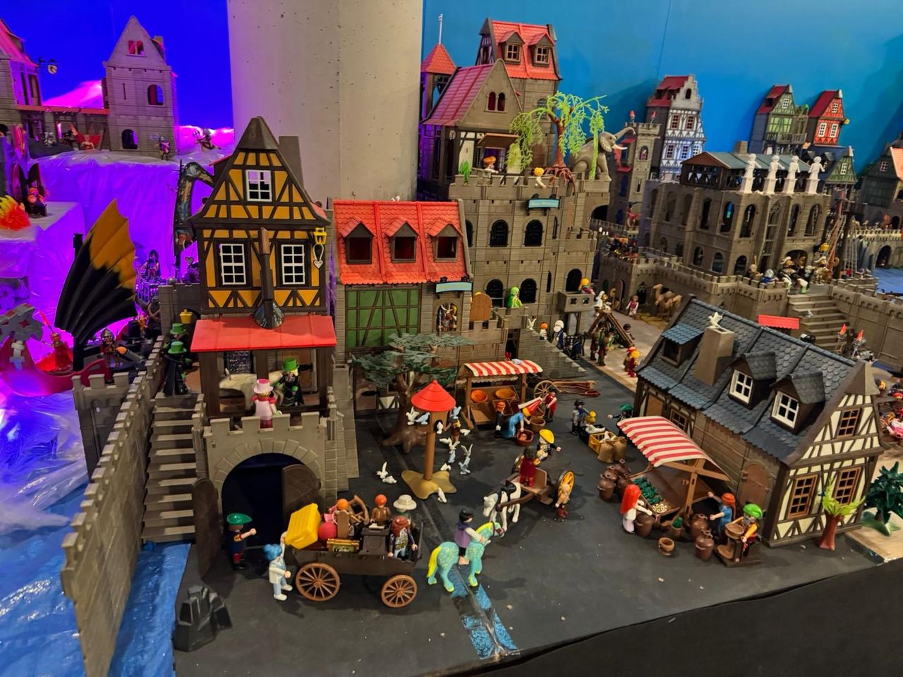 Een deel van een diorama dat afgebroken is (foto: Patric van Boven Kaarsmaker).