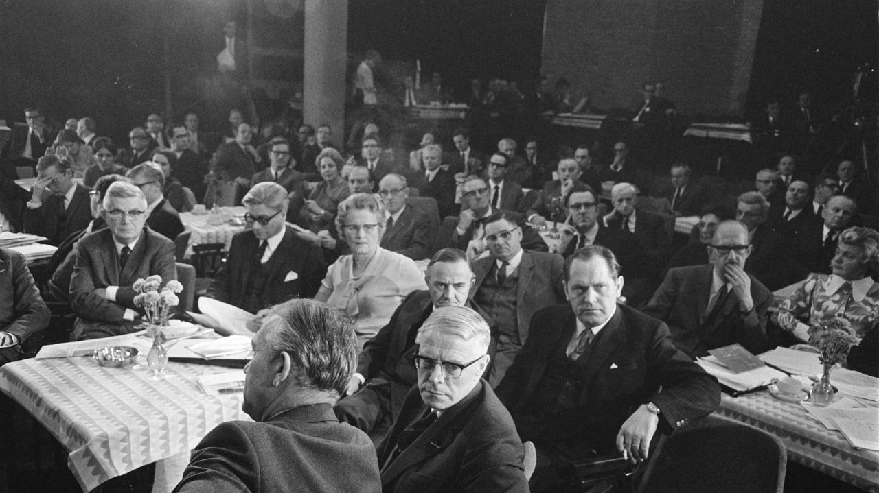 Vergadering KVP-partijraad te Tilburg (foto: Nationaal Archief)