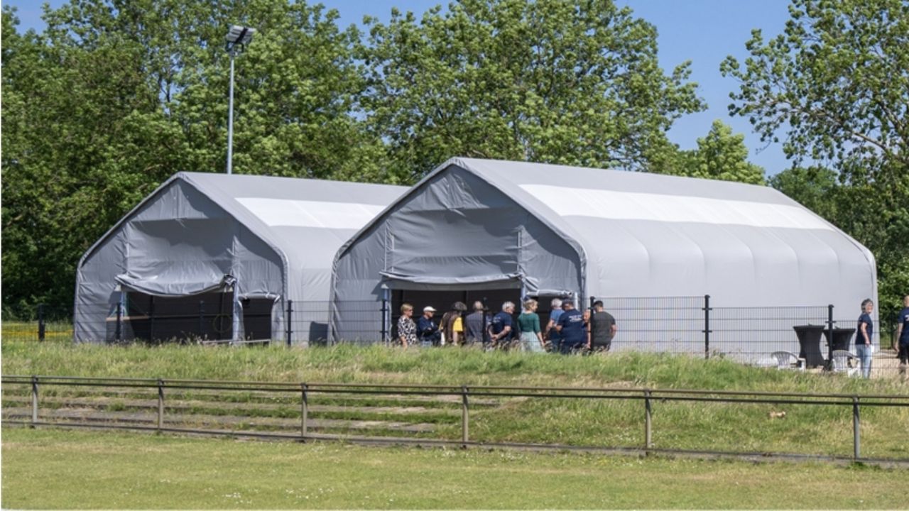 Pétanque spelen in tenten gaat niet, vindt de vereniging (foto: Pétanque Union Bois le Duc).