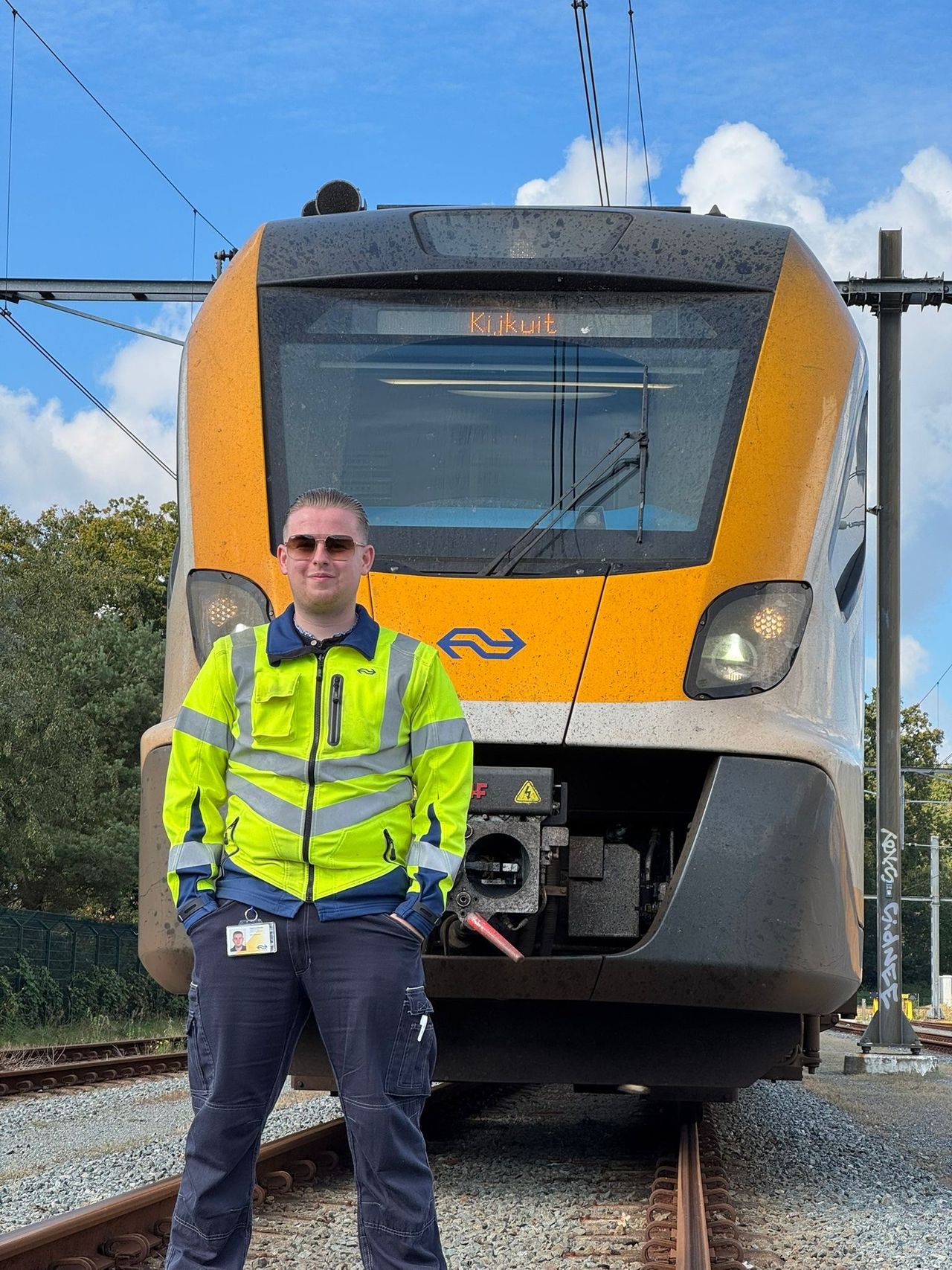 Raf Verhoeven voor een trein (privéfoto).