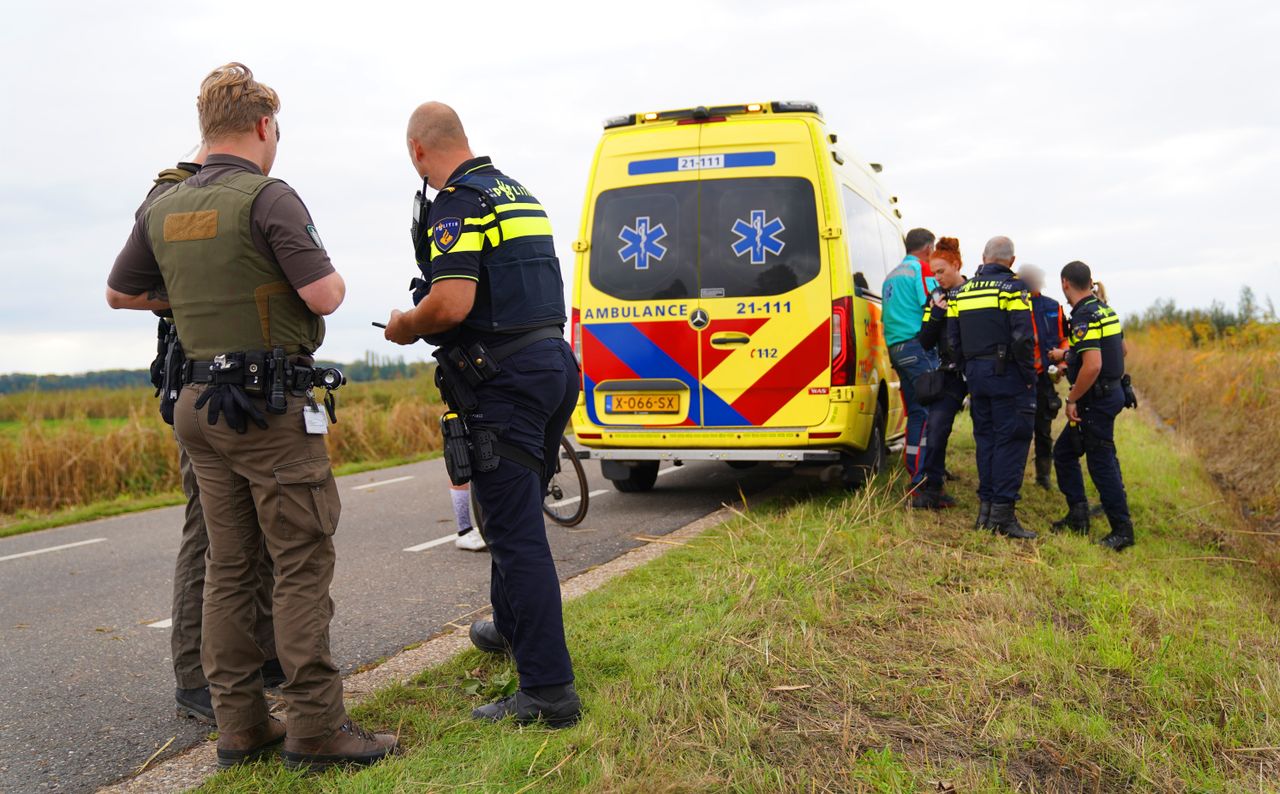 Politie en natuurboa's aanwezig bij het ongeluk (Foto: Bart Meesters / Persbureau Heitink)