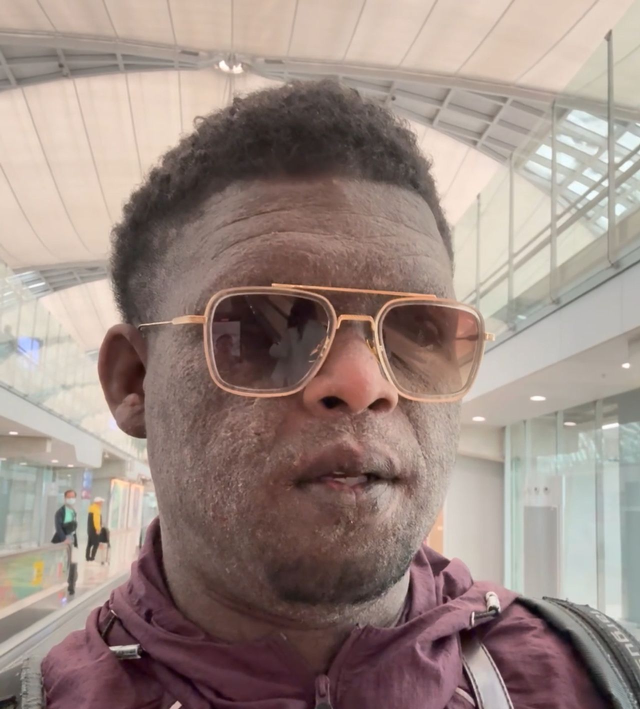 Anneudy nadat hij net in Thailand was geland (eigen foto).