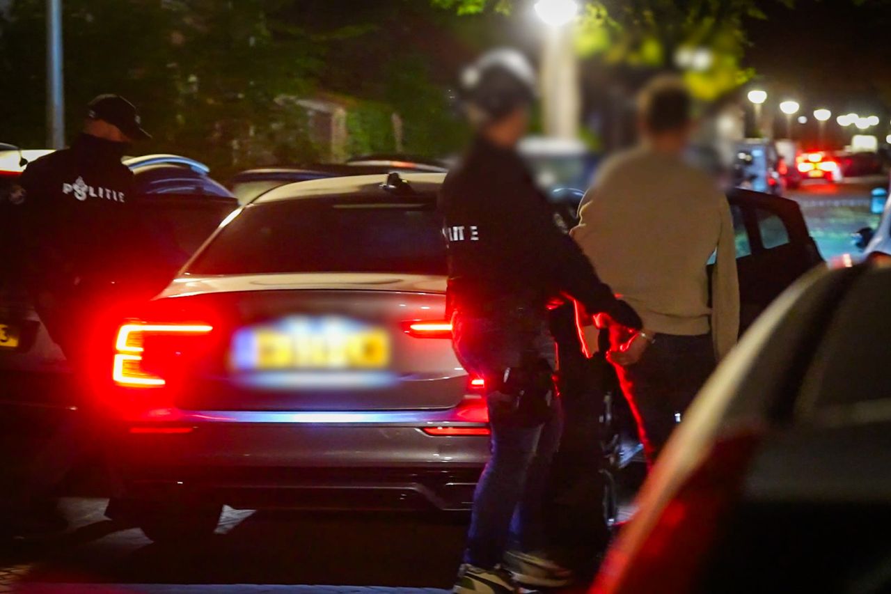 De man werd in de boeien afgevoerd (foto: SQ Vision).