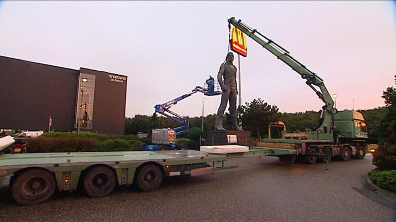 Het beeld werd in alle stilte weggehaald.