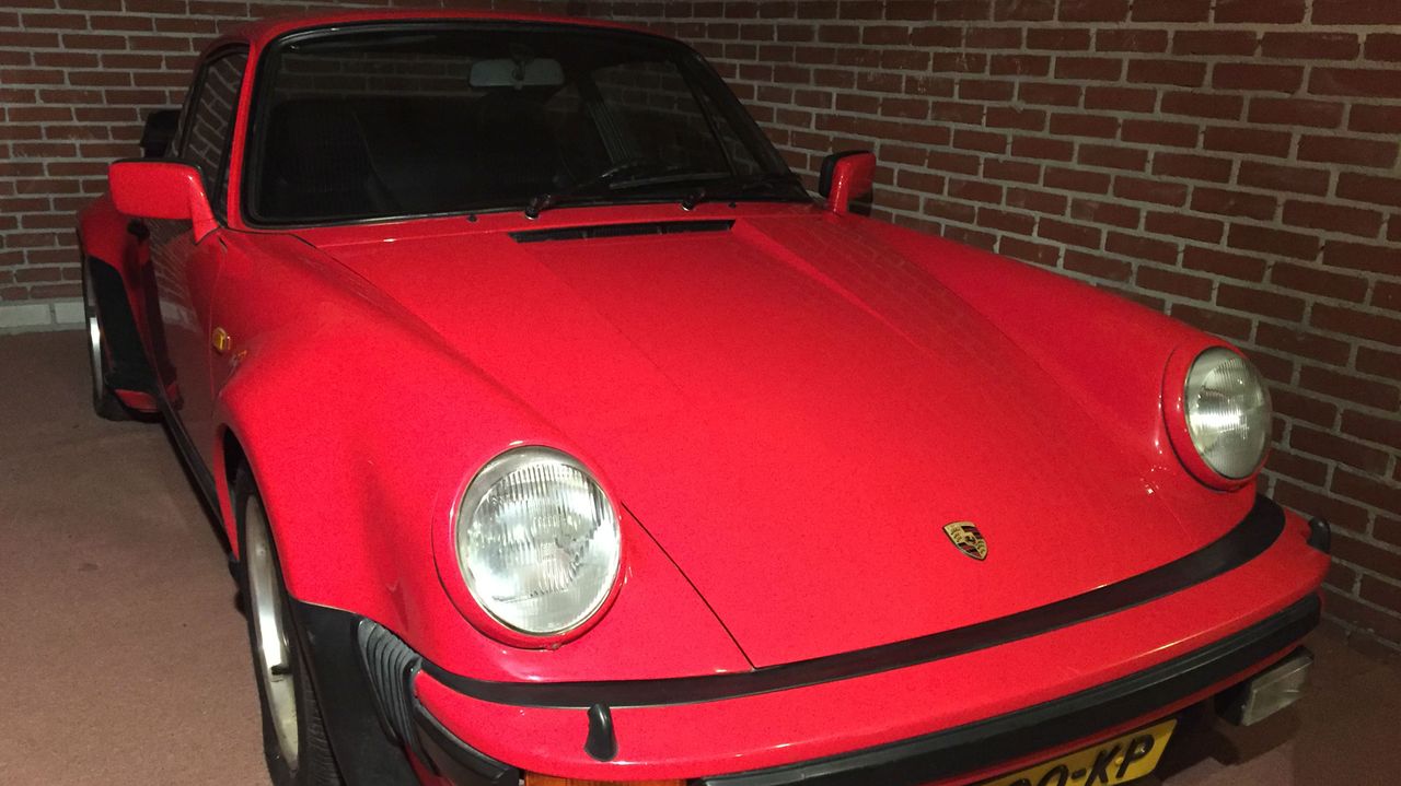 Deze Porsche stond jarenlang op zolder van het paleis.