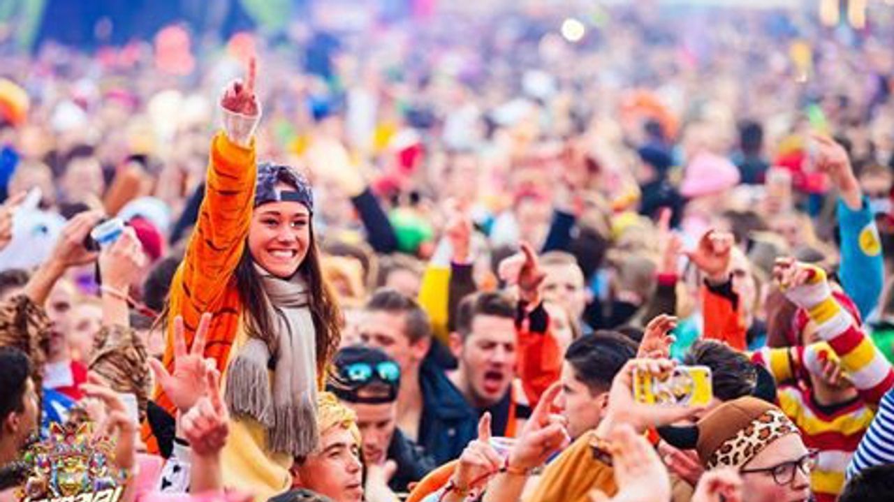 Feestvierders tijdens een eerdere editie van Karnaval Festival (archiefftoto).
