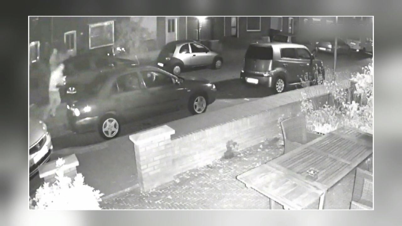 De verdachten staan op beeld (beeld: Opsporing Verzocht).