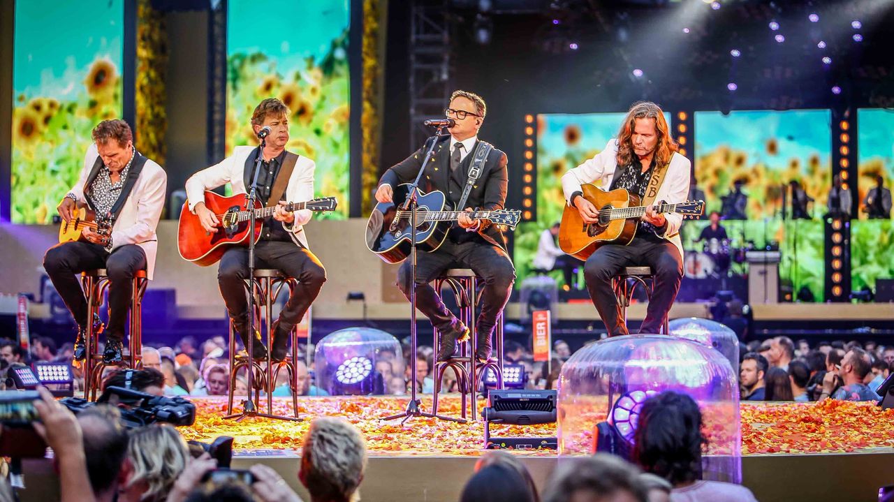 Guus op gitaar bij Groots met een zachte G. (Foto: Fons Hendriks)