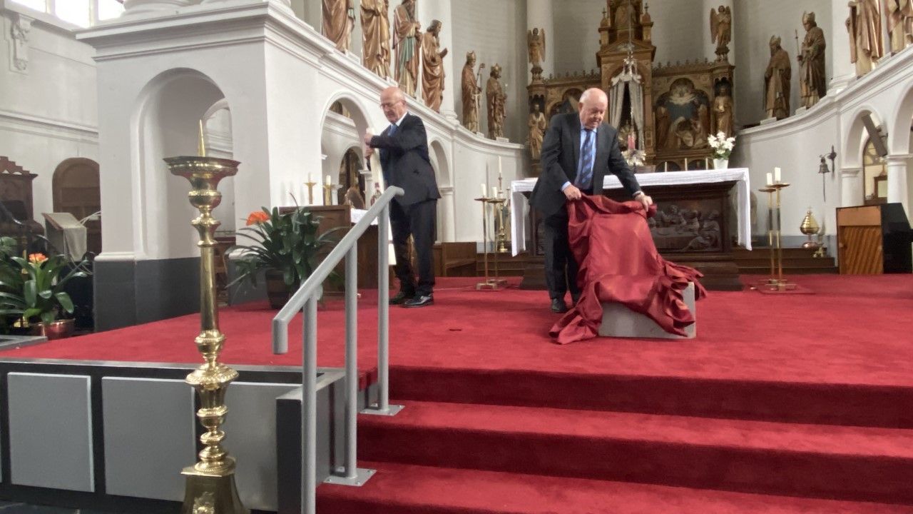 Sint-Servatiuskerk in Erp wordt klaargemaakt voor uitvaart