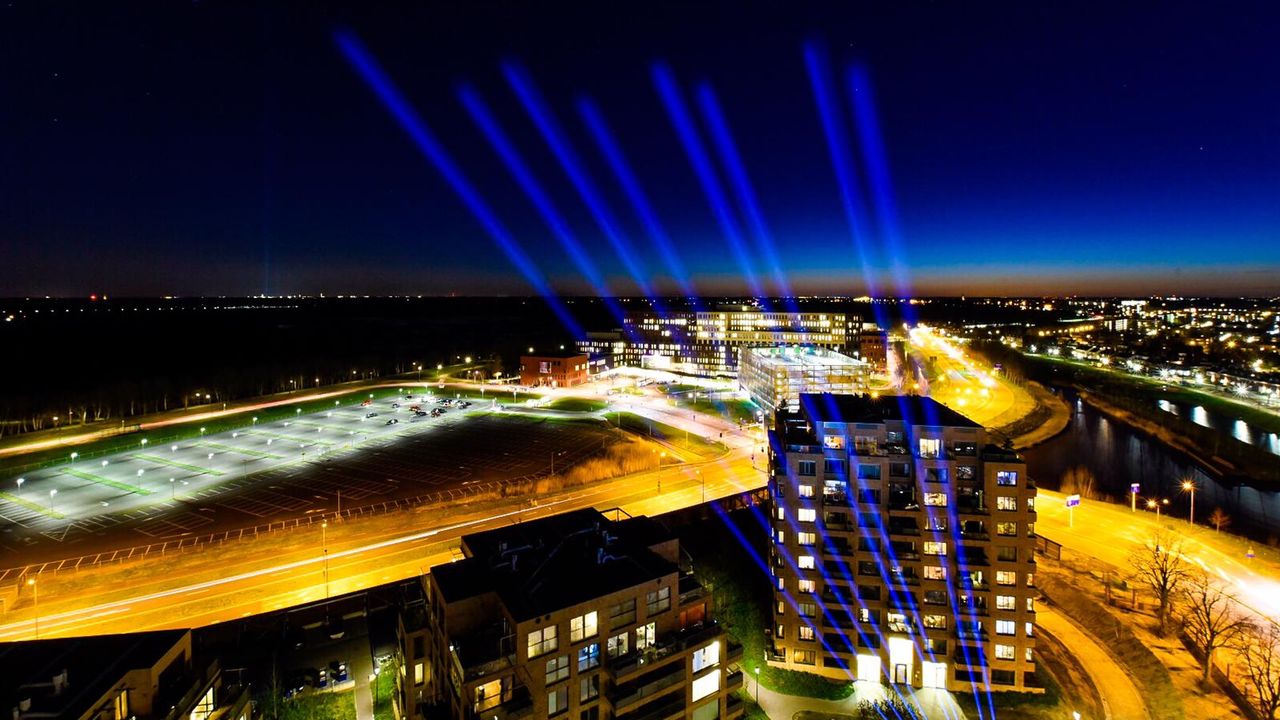 Bij het Jeroen Bosch Ziekenhuis in Den Bosch kregen zorgverleners een eerbetoon (foto: Xander Beks / AVE Experience.)
