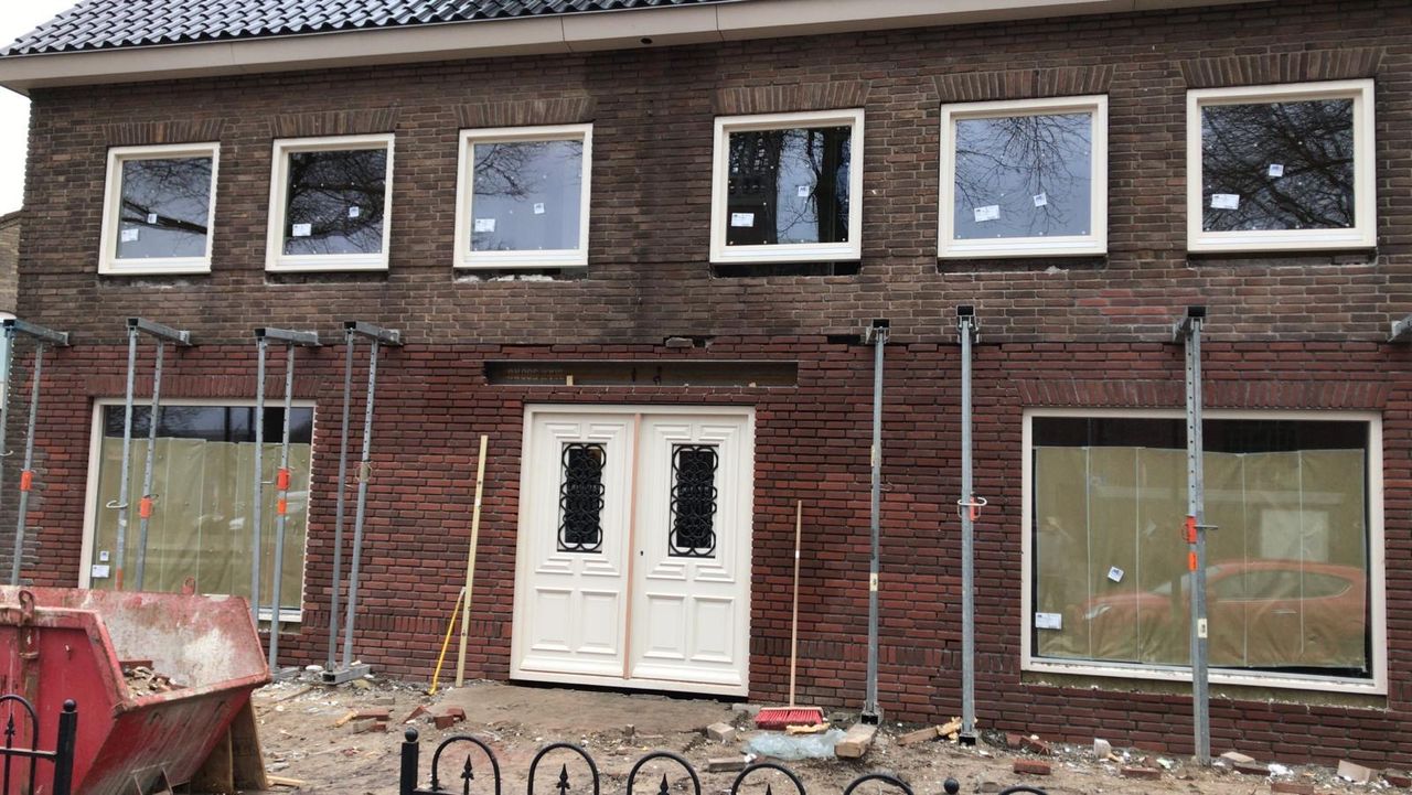 Het huis waar Nieky Holzken aan het verbouwen is.