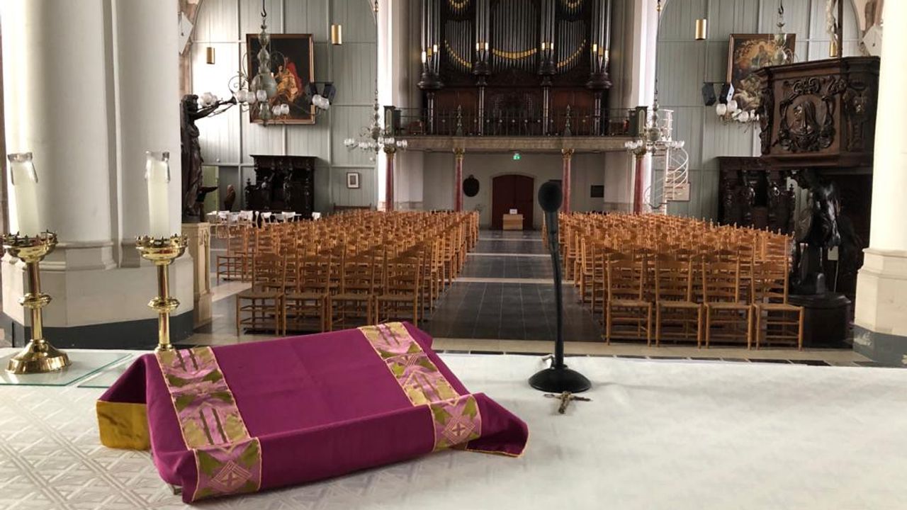 Ook de Gertrudiskerk houdt voorlopig geen vieringen meer (foto: Erik Peeters)