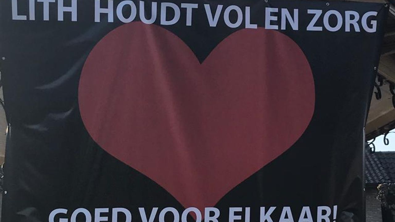 Een spandoek voor alle inwoners van Lith (foto: Bettie van Os).