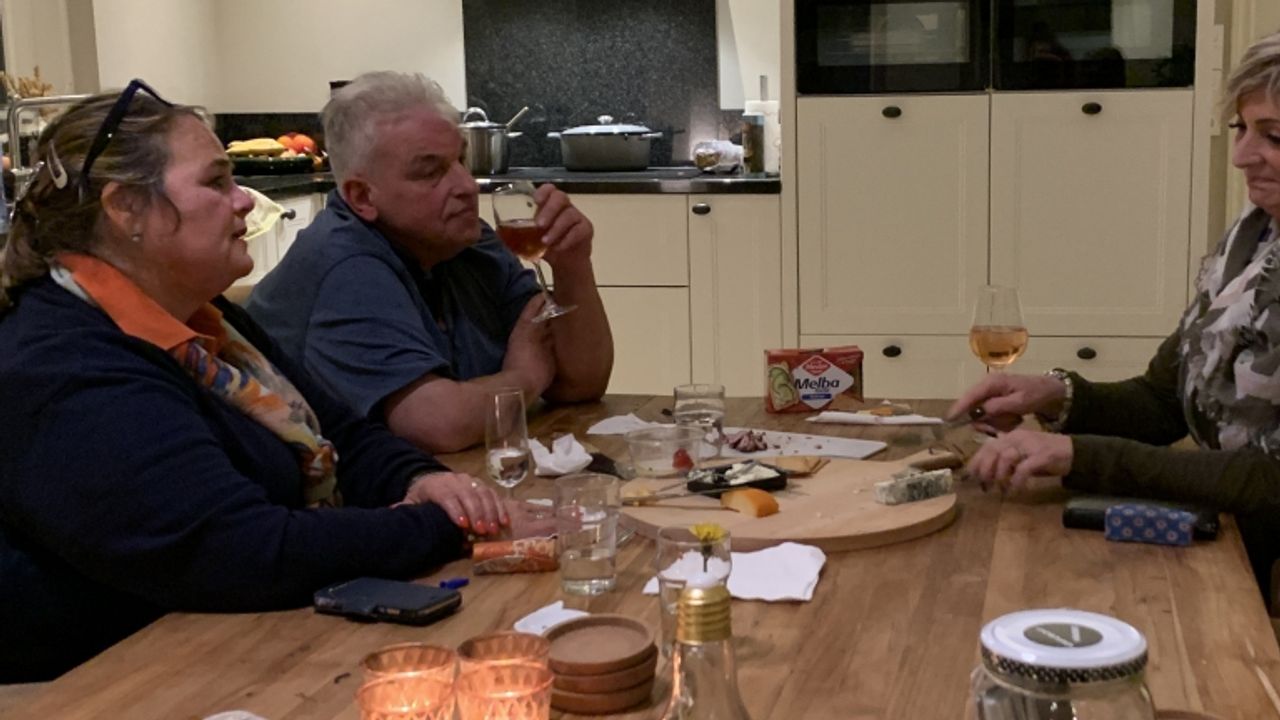 Geert-Jan met Jacqueline en Karine. (Foto: KRO-NCRV)