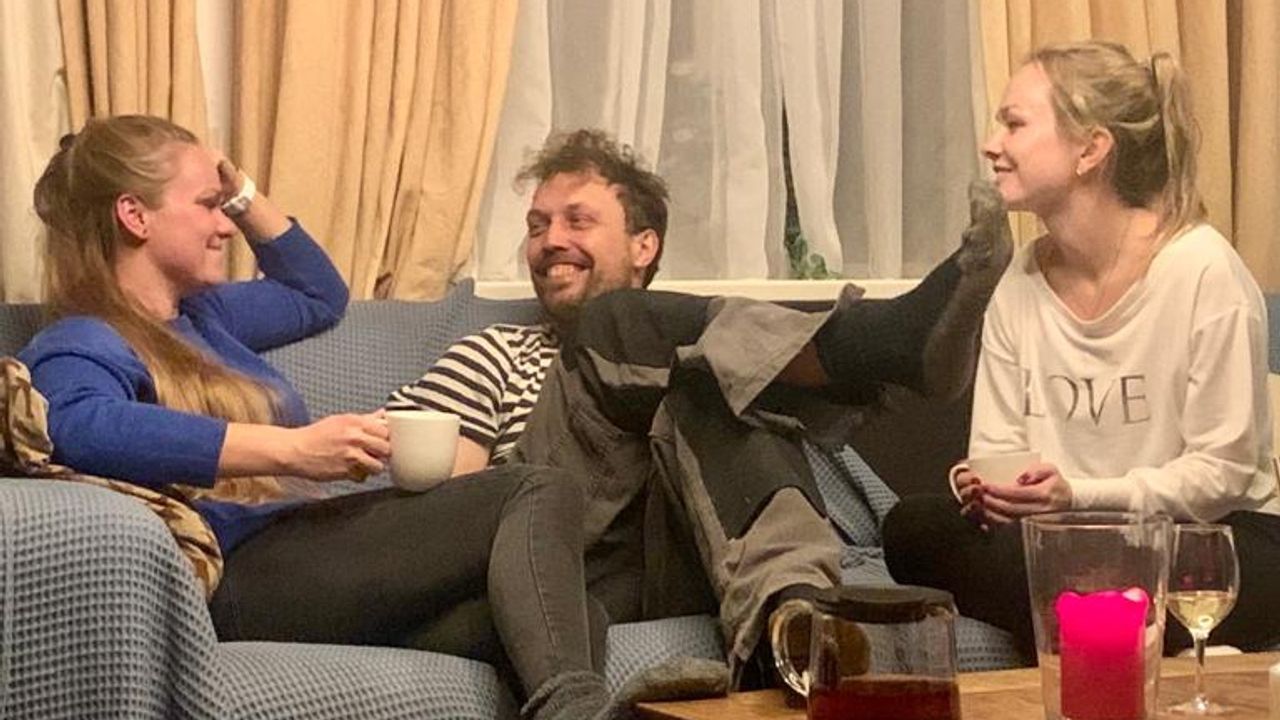 Bastiaan met Elise en Milou. (Foto: KRO-NRCV)