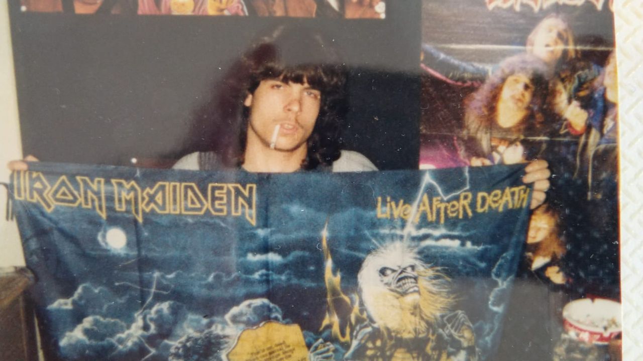 De (Metal)vlag mag uit want Frank heeft zijn eindexamen gehaald. (Foto: Frank van Hezeken)