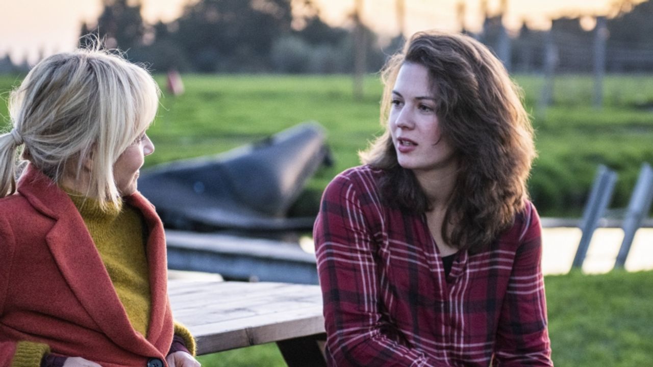 Yvon geeft boerin Annemiek een duwtje in de goede richting (Foto: KRO-NCRV)