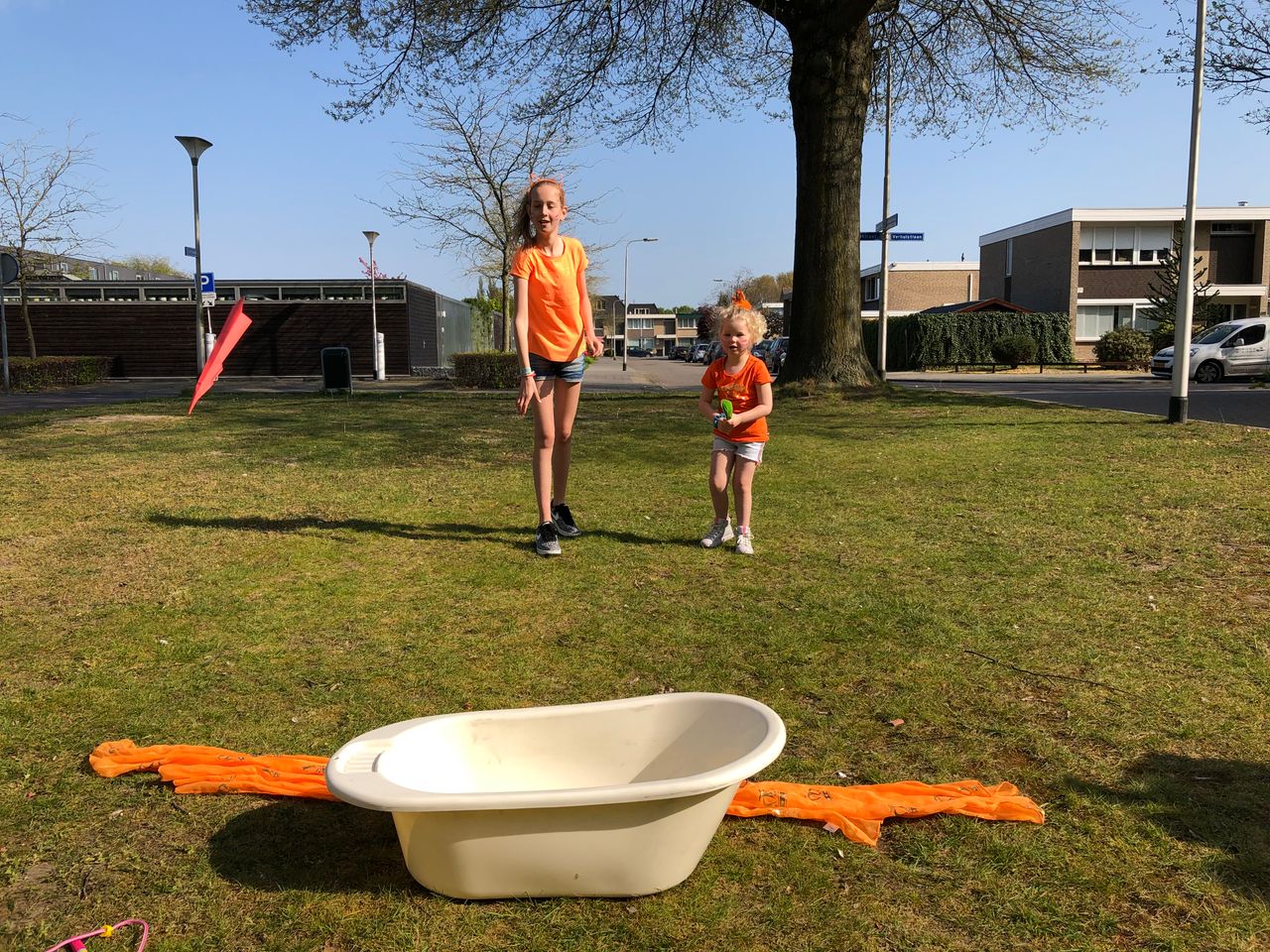 Ook vliegtuigmikken is een van de onderdelen van de @home Koningsspelen