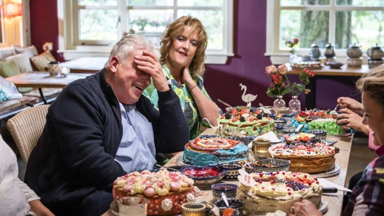 Het begon allemaal zo gezellig, maar boer Geert-Jan blijft alleen achter (Foto: KRO-NCRV).