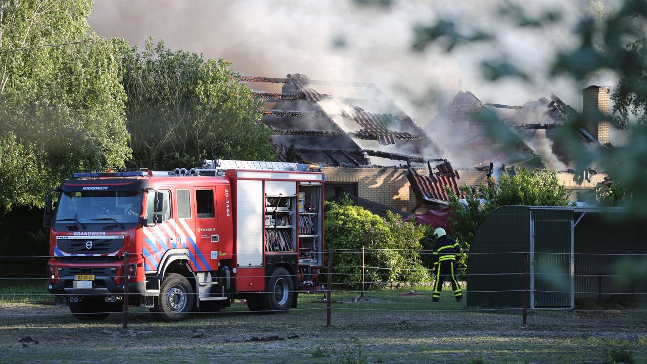 De bovenverdieping is volledig uitgebrand. (Foto: Christian Traets / SQ Vision Mediaprodukties)