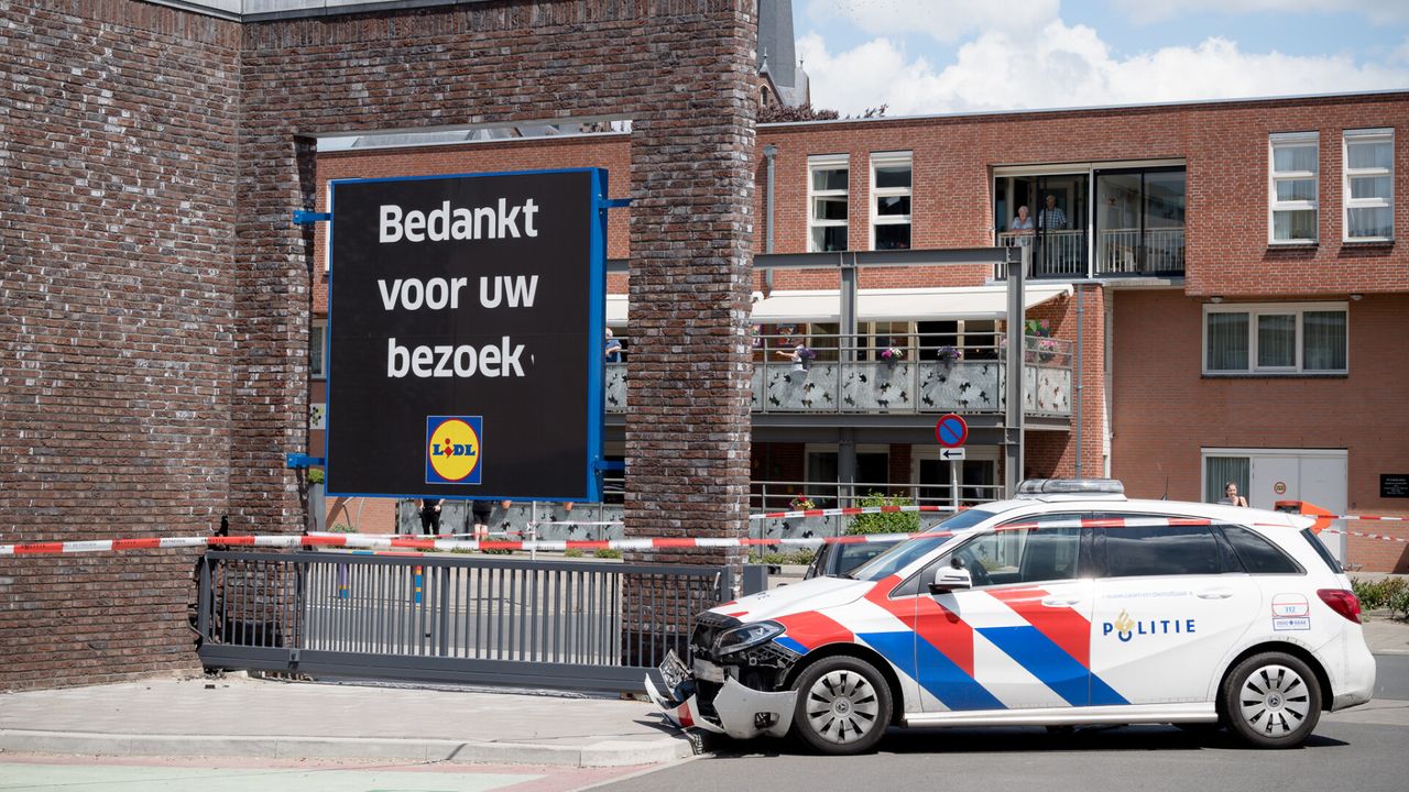 De politie doet onderzoek. (Foto: Jack Brekelmans / SQ Vision Mediaprodukties)