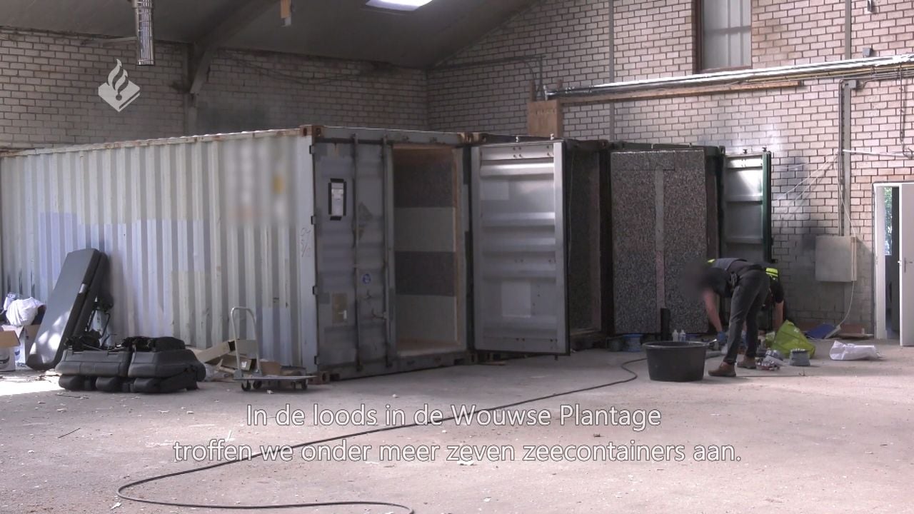 Enkele containers (foto: politie).