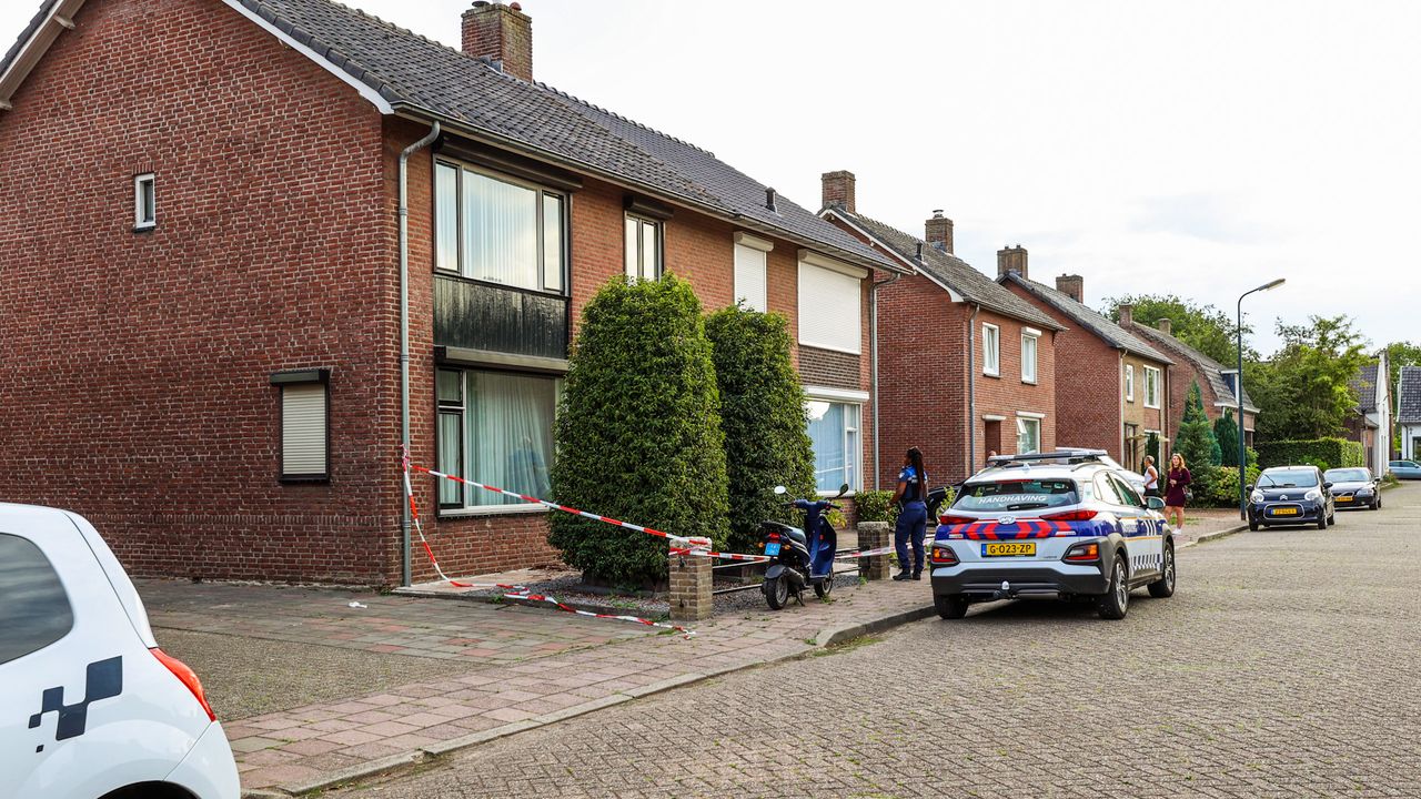 Het pand is afgezet met lint (foto: SQ Vision Mediaprodukties).