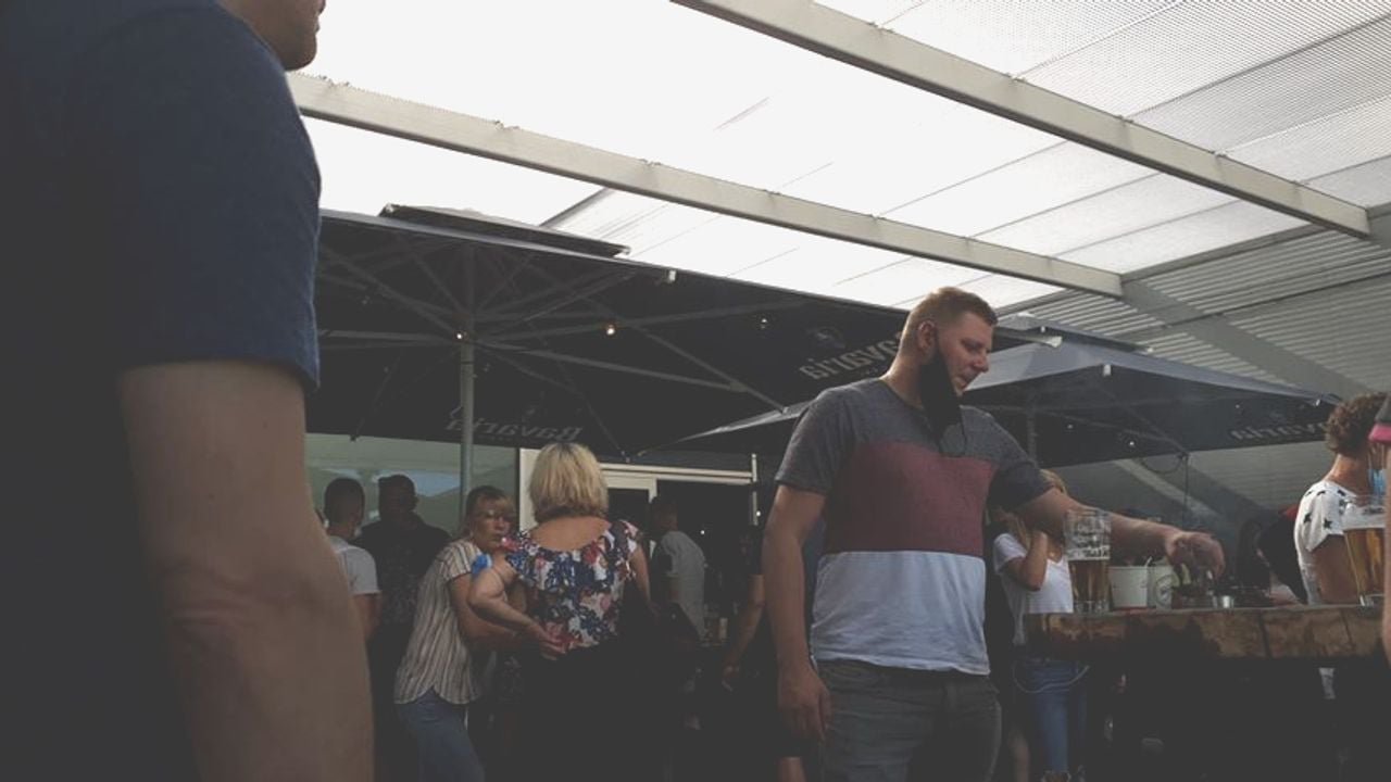 De situatie binnen op Eindhoven Airport.