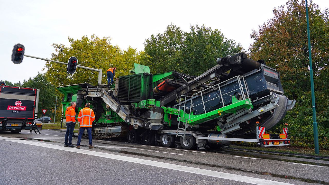 Berging van de vrachtwagen (foto: Jeroen Stuve/SQ Vision)