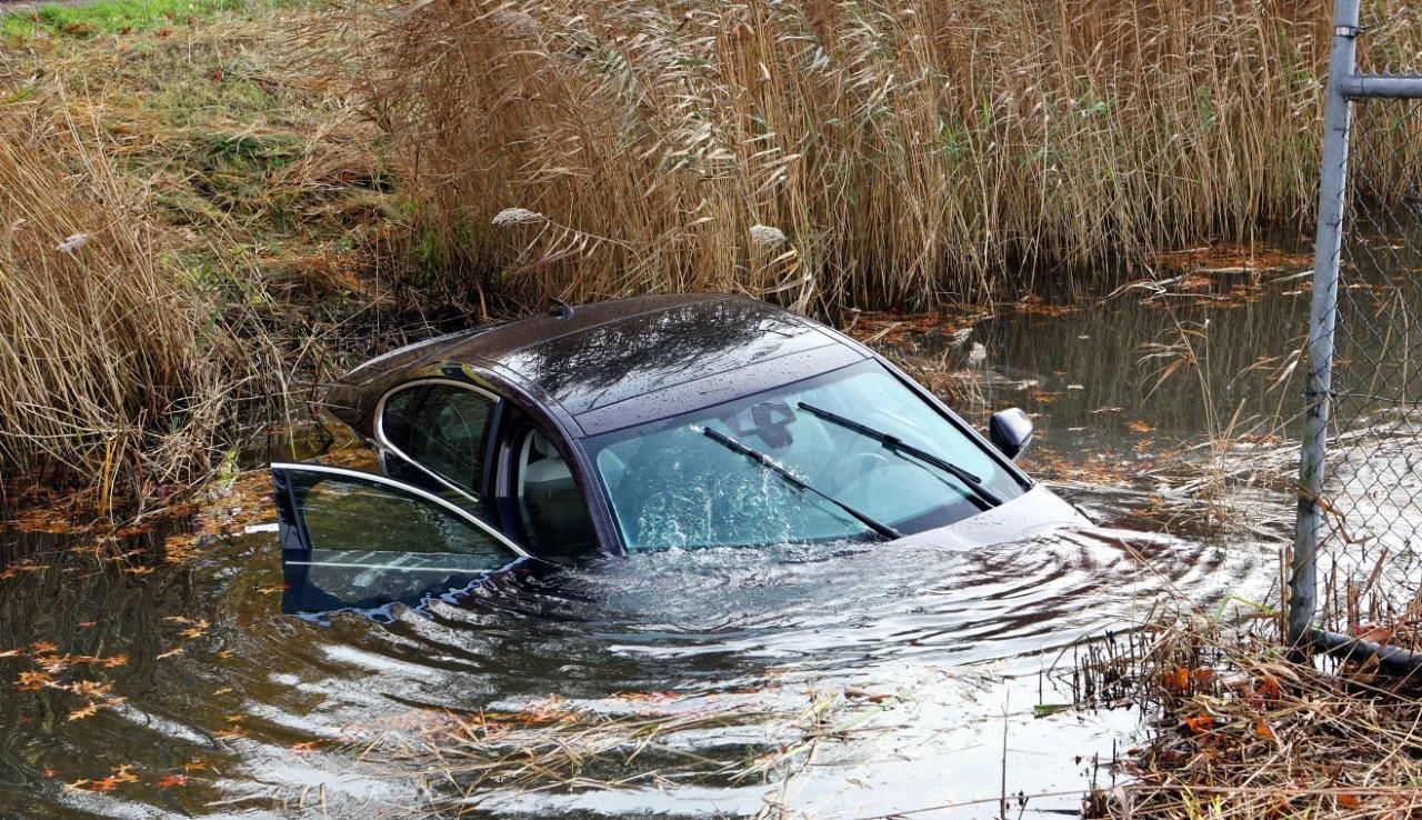 De Jaguar is vermoedelijk total loss. (Foto: Bart Meesters / SQ Vision)