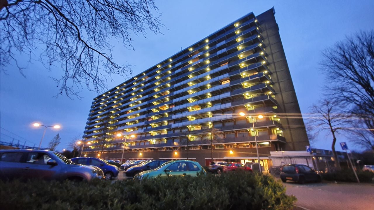 De flat waar het drugslab gevonden werd.