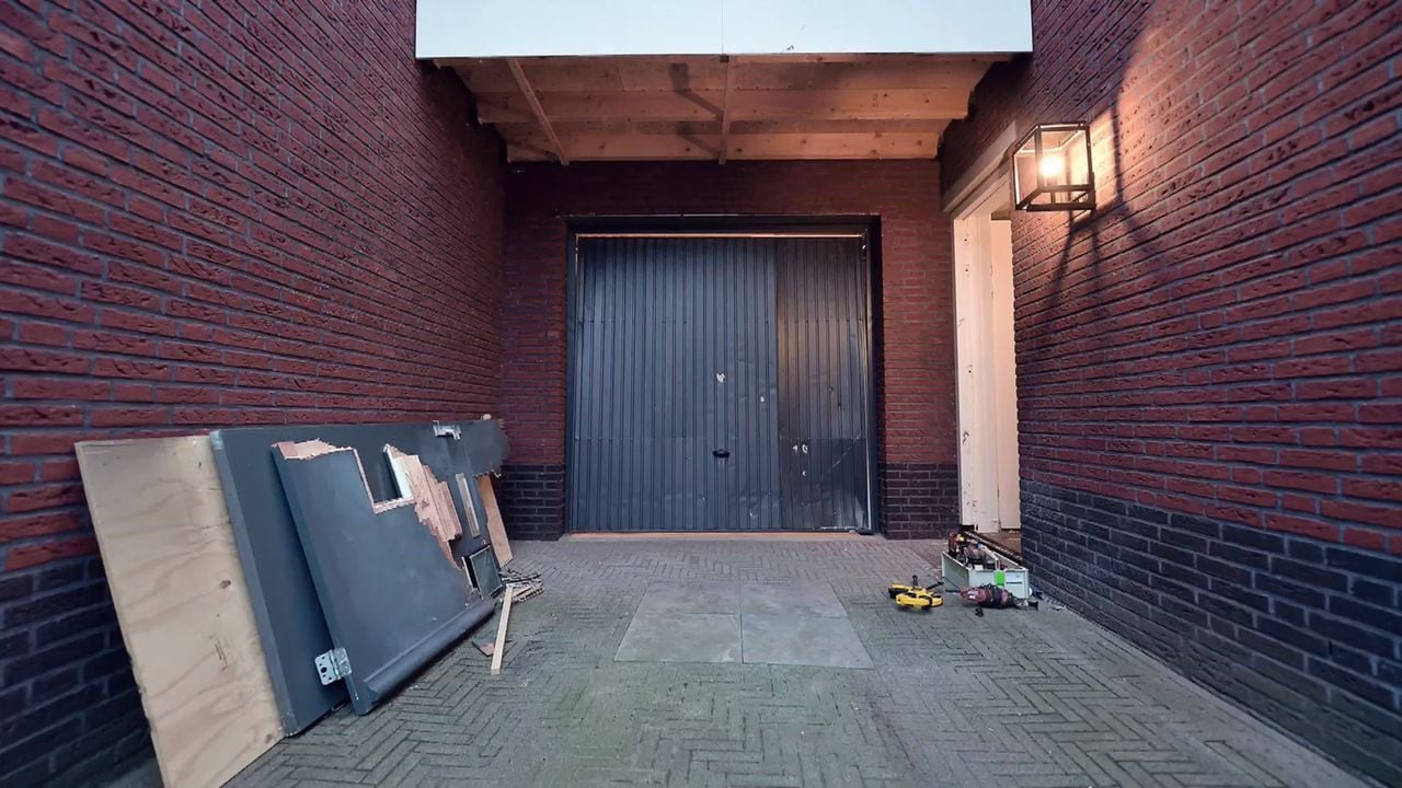 Plafondplaten kwamen naar beneden (Beeld: Opsporing Verzocht).