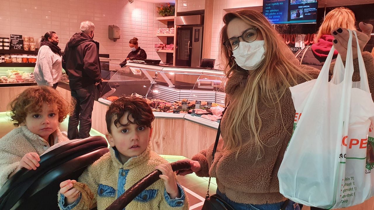 Maartje had het een stuk drukker verwacht bij de slager (foto: Lola Zopfi).