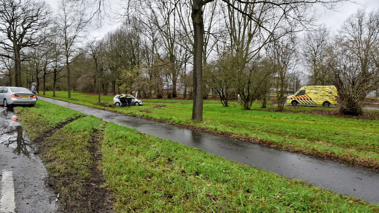 De wagen kwam na een lange slip tot stilstand (foto: Toby de Kort/SQ Vision Mediaprodukties).