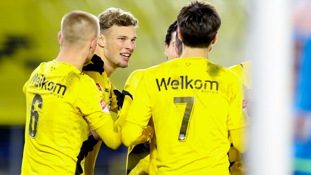 Sydney van Hooijdonk is de gevierde man bij NAC (foto: Orange Pictures/Gino van Outheusden)