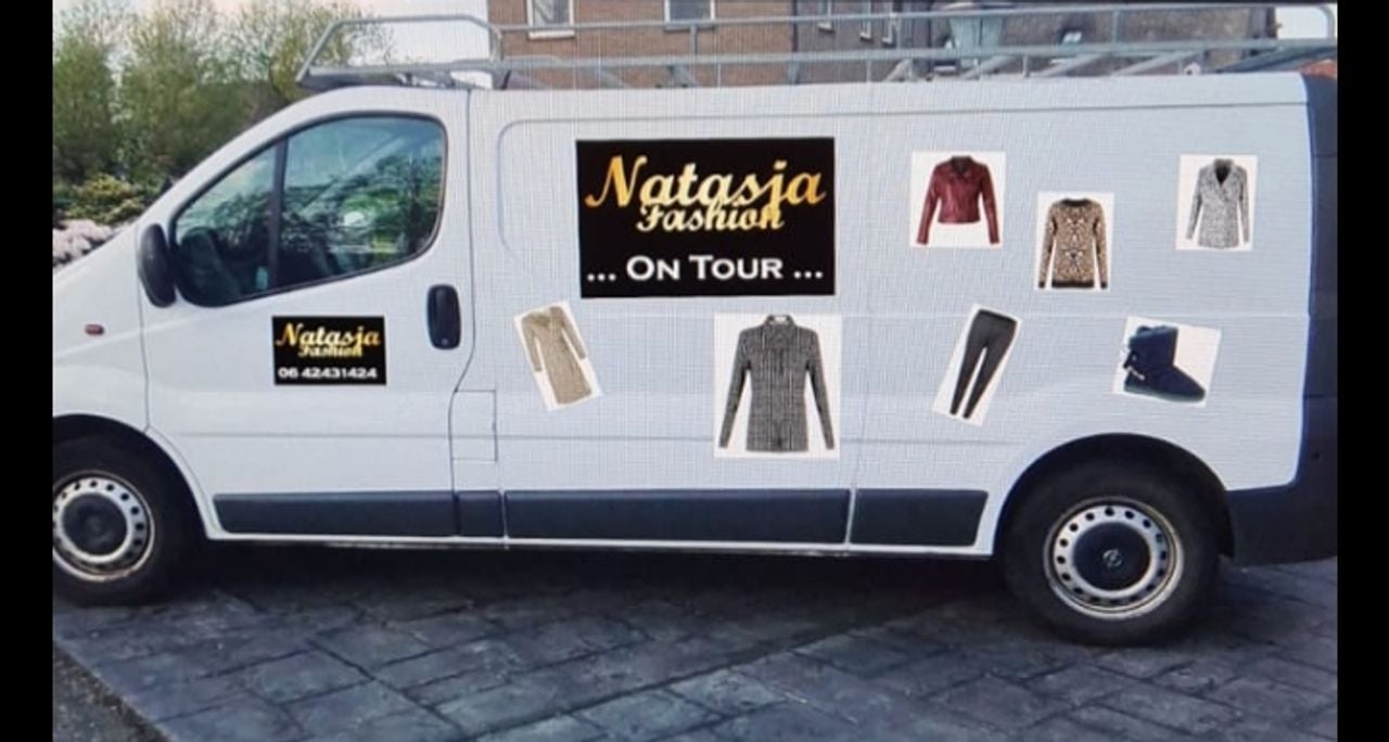 Het busje waarmee Natasja aan huis bezorgt. (Foto: Natasja Willems)