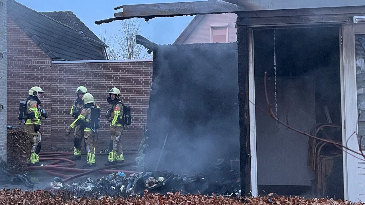 De schuur die uitbrandde. (foto: Bart Meesters / SQ Vision).