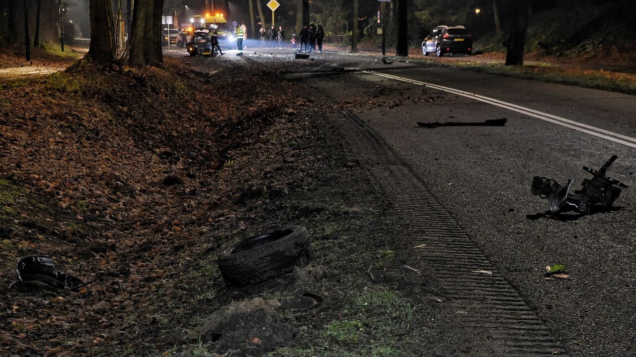 De ravage op de weg in Moergestel was aanzienlijk (foto: Toby de Kort/SQ Vision).