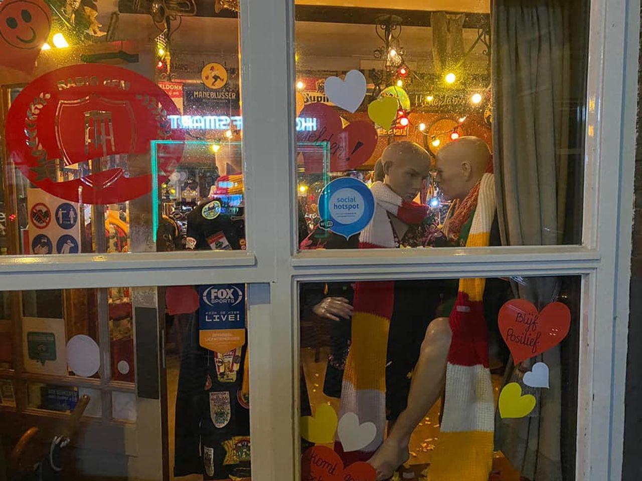 Een groep van zo'n dertig paspoppen verzorgde een gezellige avond in De Basiliek (Foto: De Basiliek)