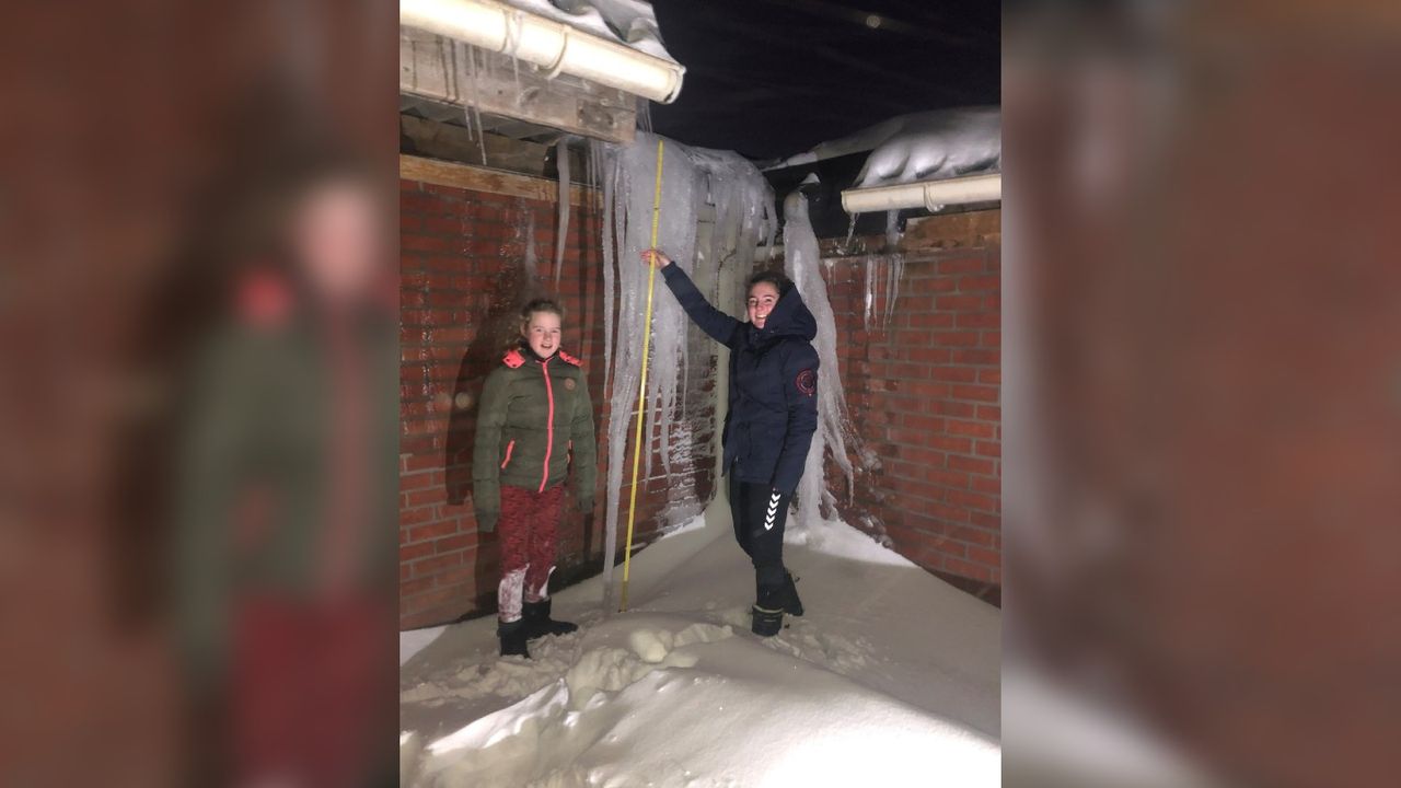 Anne en Maud Baltussen uit Wanroij meten ruim 2,20 meter! (foto: Maud Baltussen).