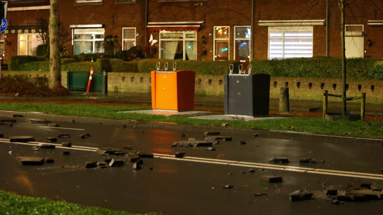 De stenen zijn uit de grond getrokken (foto: Bart Meesters/SQ Vision)