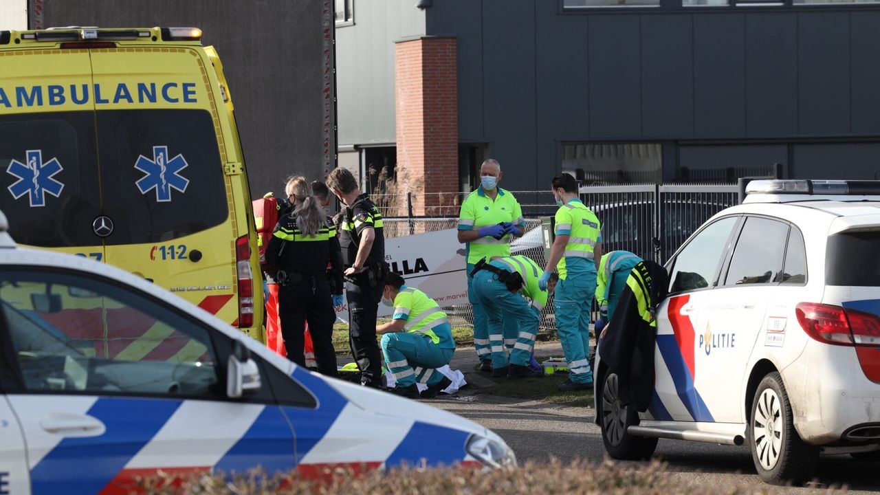 De hulpdiensten zijn ter plekke (foto: Sander van Gils / SQ Vision).
