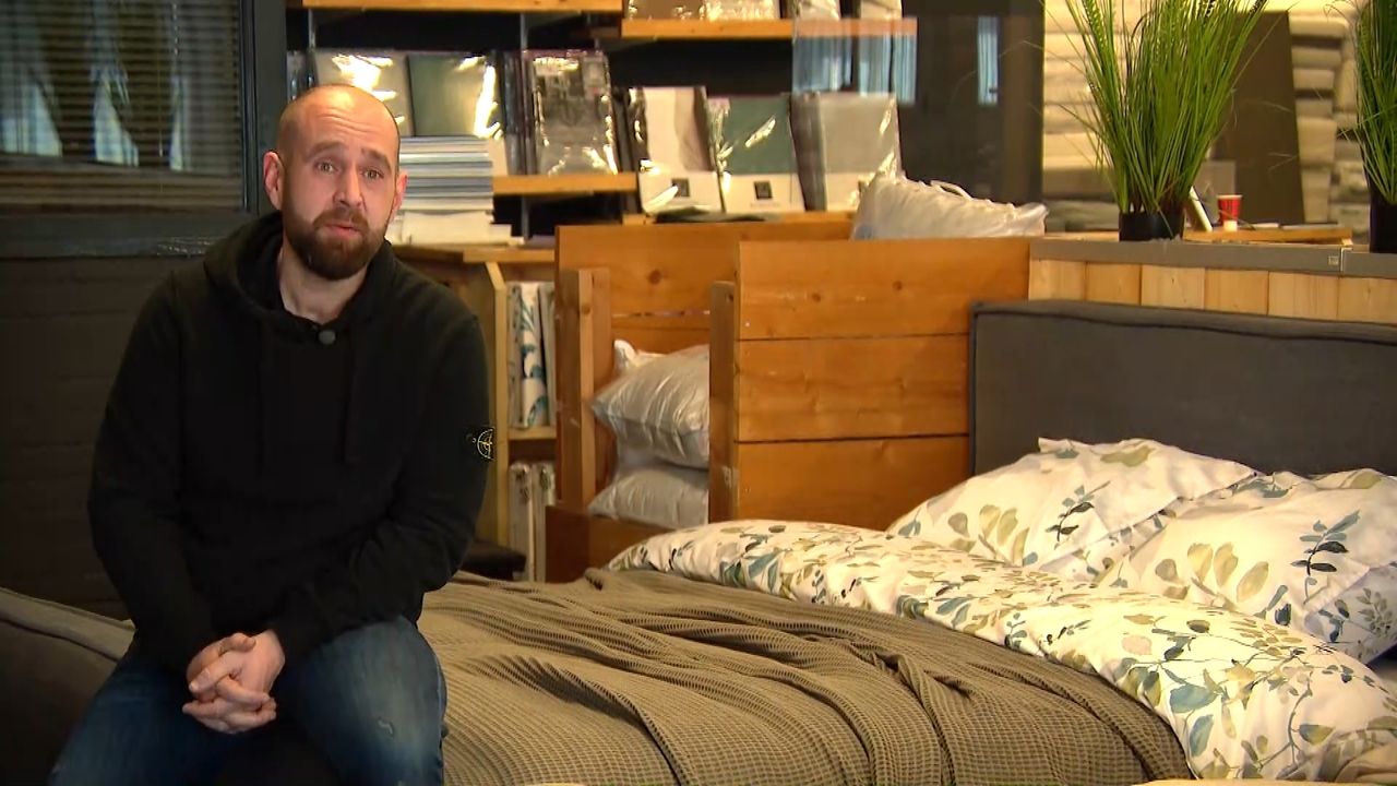 Leon is súperblij dat zijn winkel klanten op afspraak mag ontvangen.