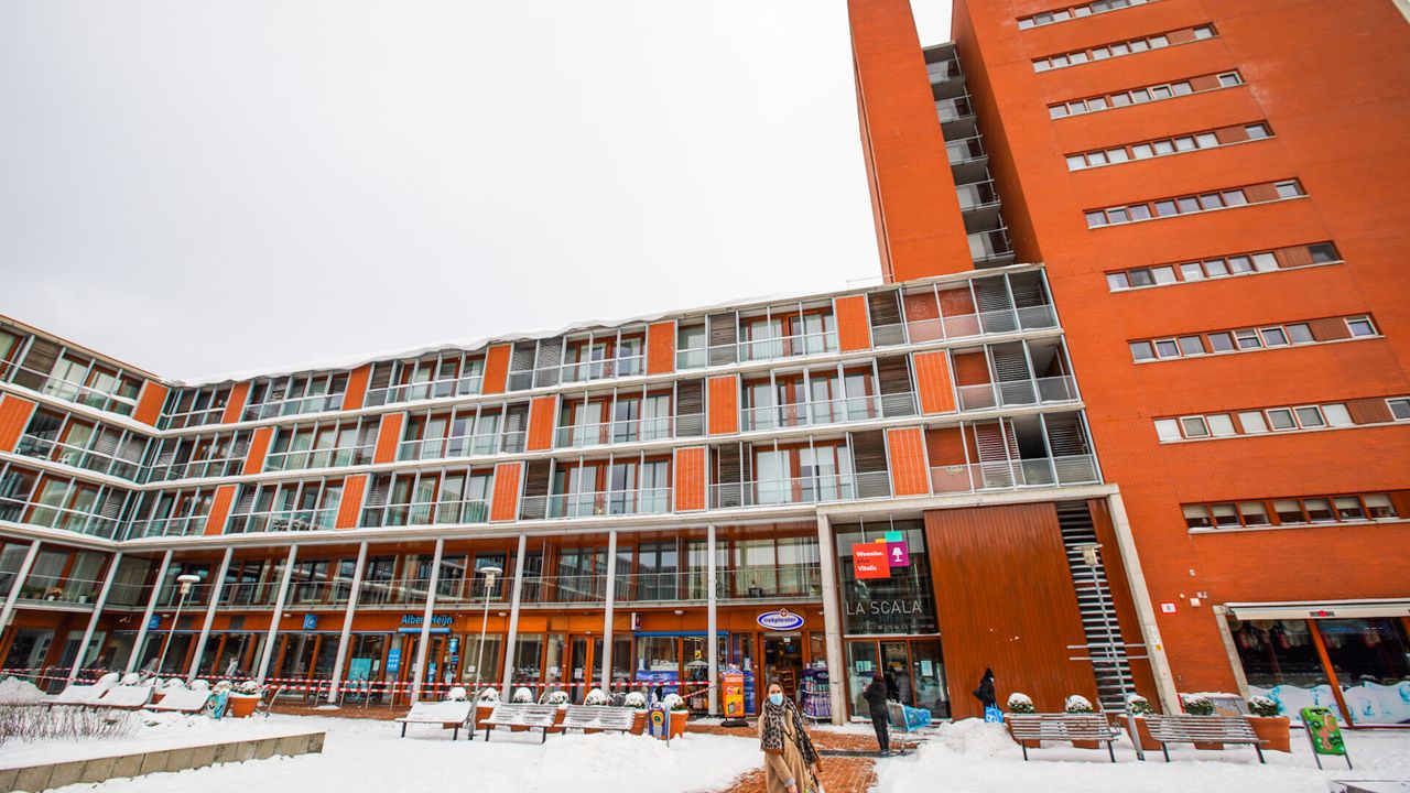 Winkels van winkelcentrum Blixembosch zijn afgezet (Foto: Dave Hendriks).