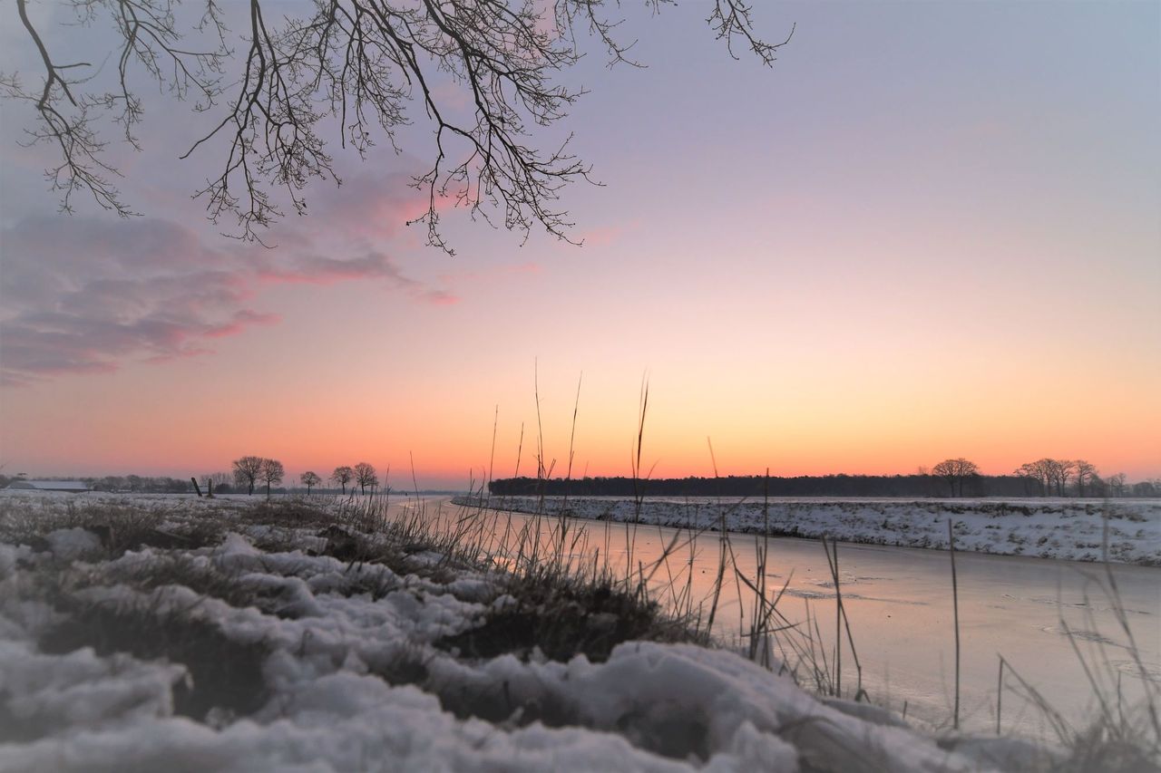 Zonsopkomst in Vinkel (Foto: Alex van den Akker).