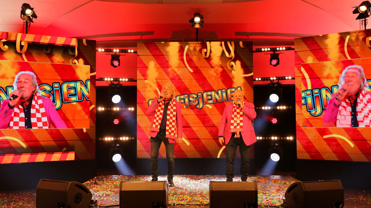 De Deurzakkers repeteren vast voor 3 Uurkes Vurraf (foto:Omroep Brabant)